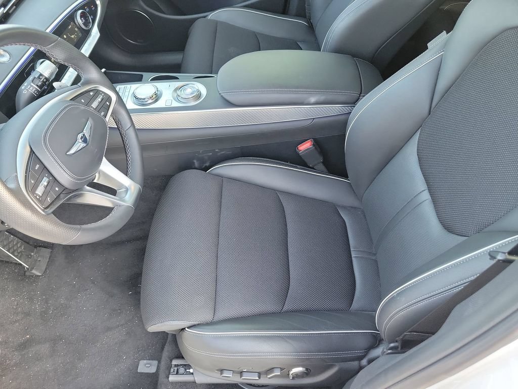 Used 2025 Genesis GV70 2.5T w/ Sport Prestige Package AWD/4WD image 24