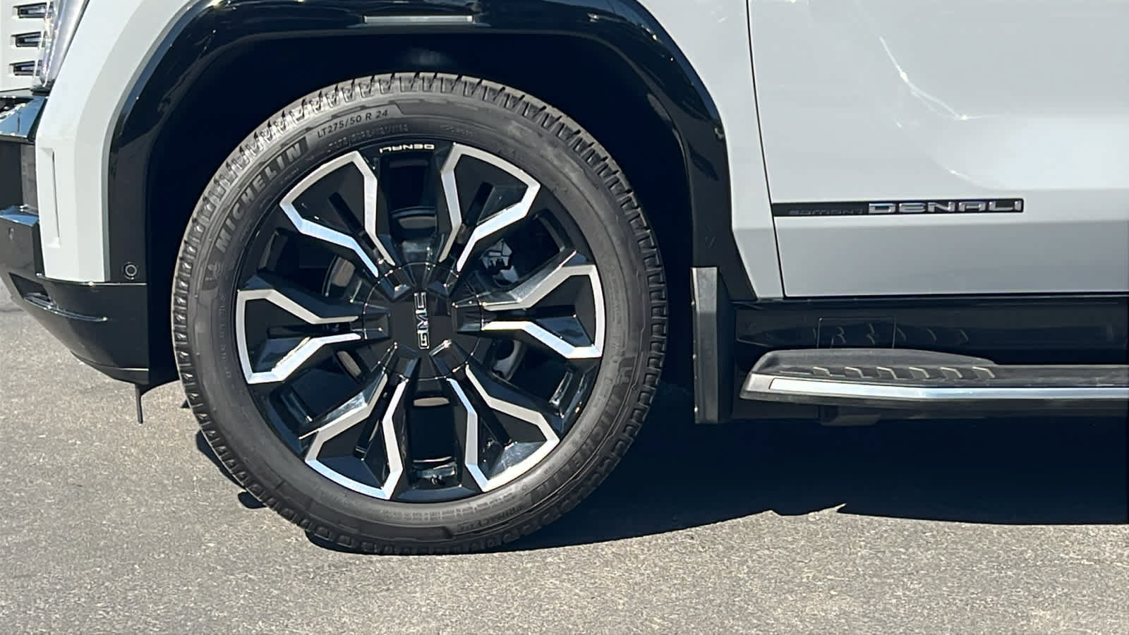Certified 2024 GMC Sierra EV Denali AWD/4WD image 9