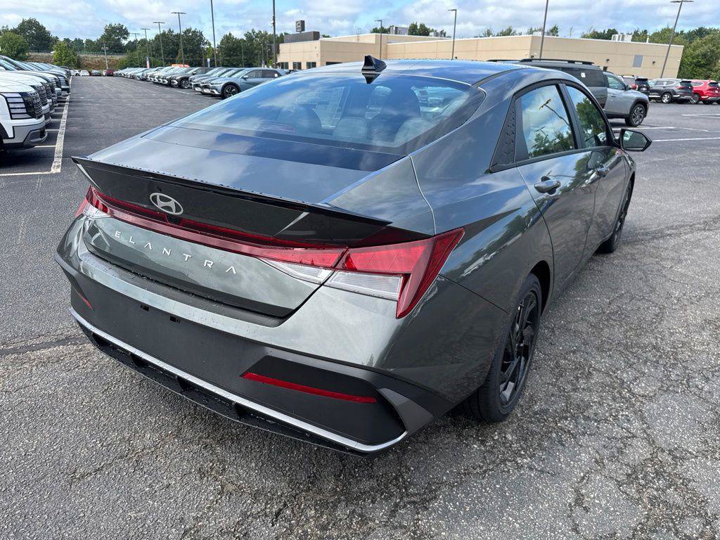 New 2026 Hyundai Elantra SEL Sport FWD image 5