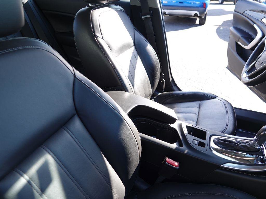 Used 2017 Buick Regal Sport Touring image 37