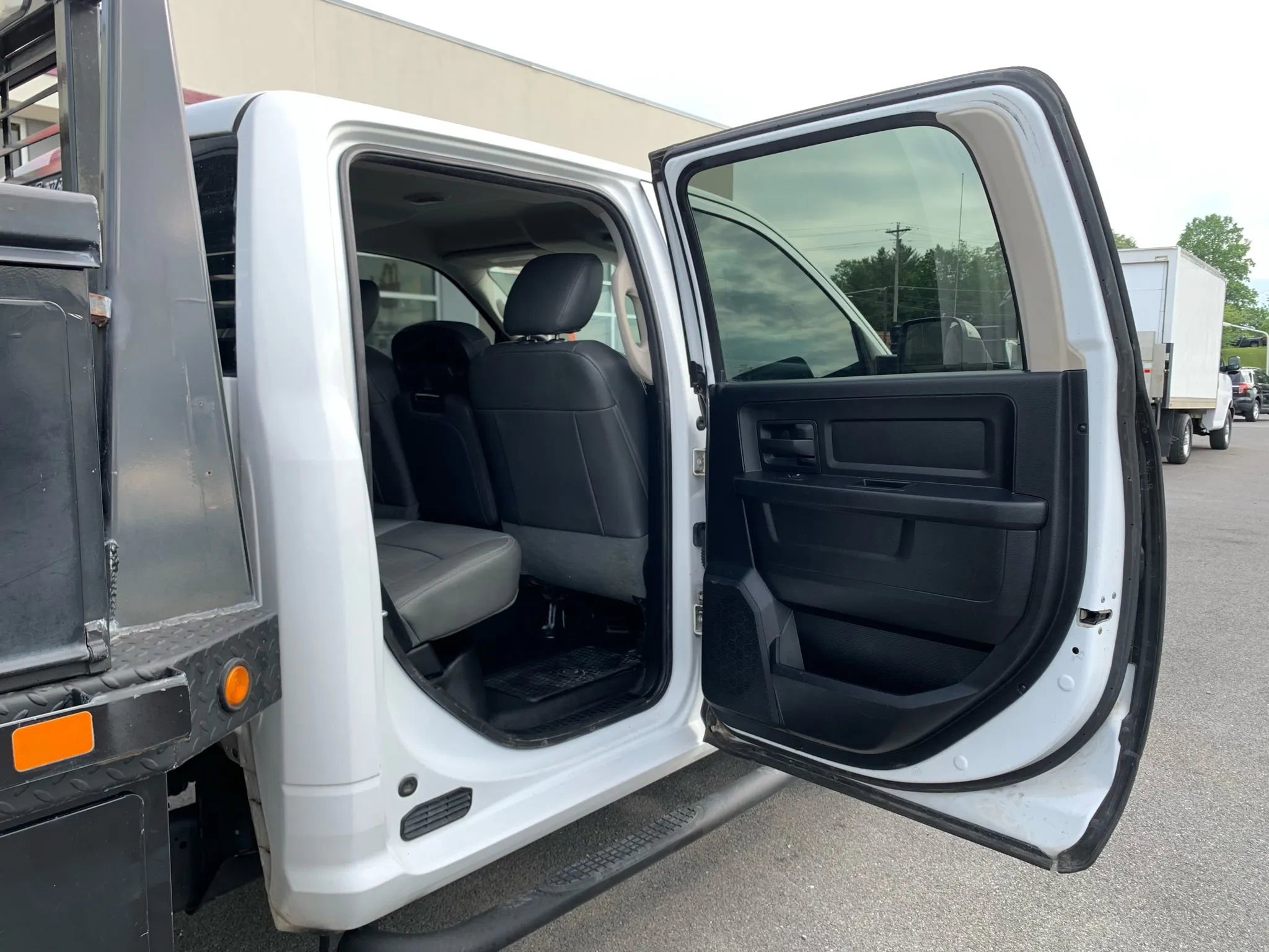 Used 2015 RAM 3500 Tradesman w/ Chrome Appearance Group image 29