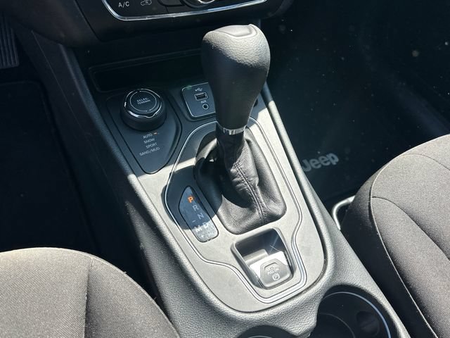 Used 2019 Jeep Cherokee Latitude w/ Popular Appearance Group AWD/4WD image 21