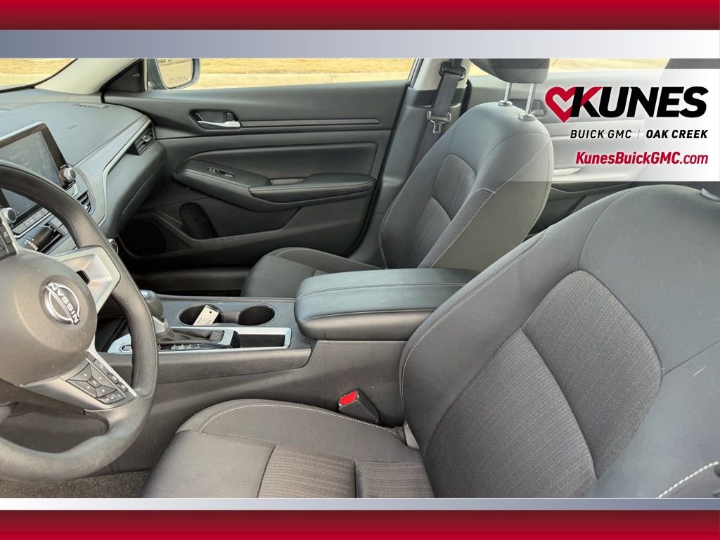 Used 2025 Nissan Altima 2.5 SV FWD image 8