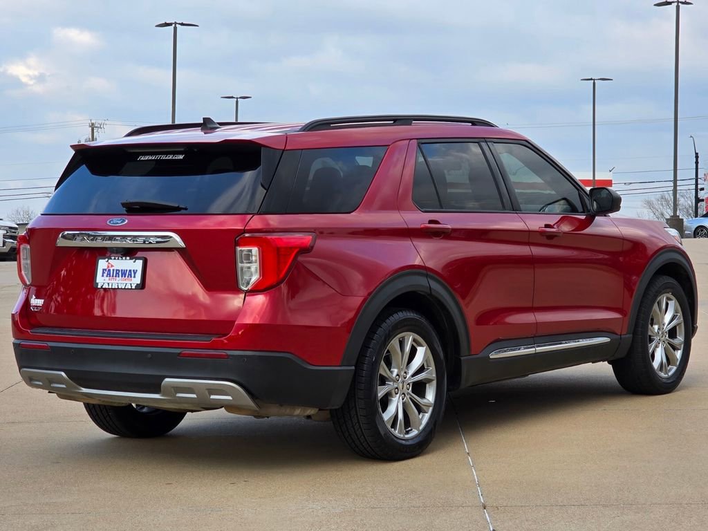 Used 2021 Ford Explorer XLT w/ Equipment Group 202A image 4