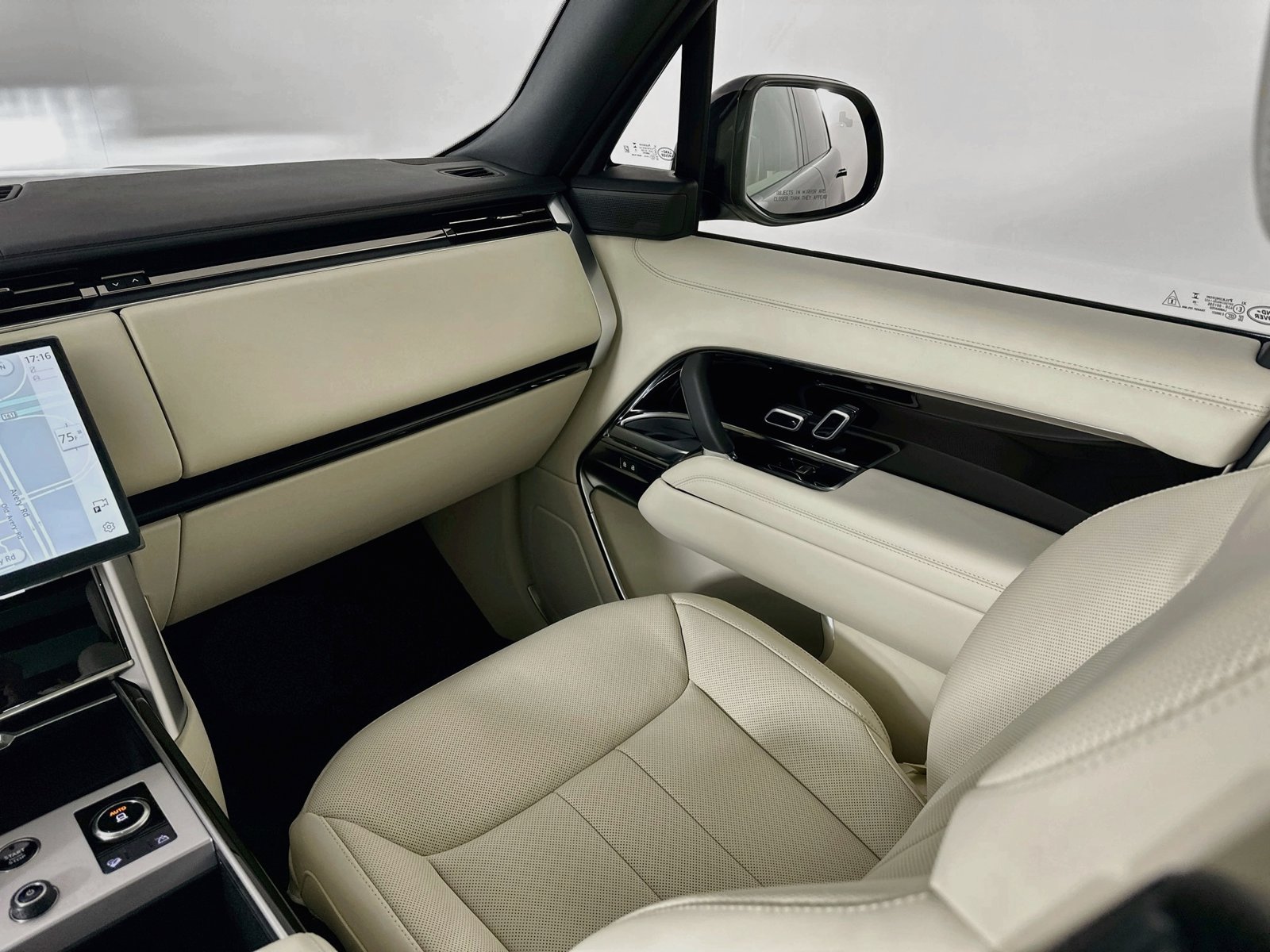New 2027 Land Rover Range Rover Long Wheelbase SE AWD/4WD image 23