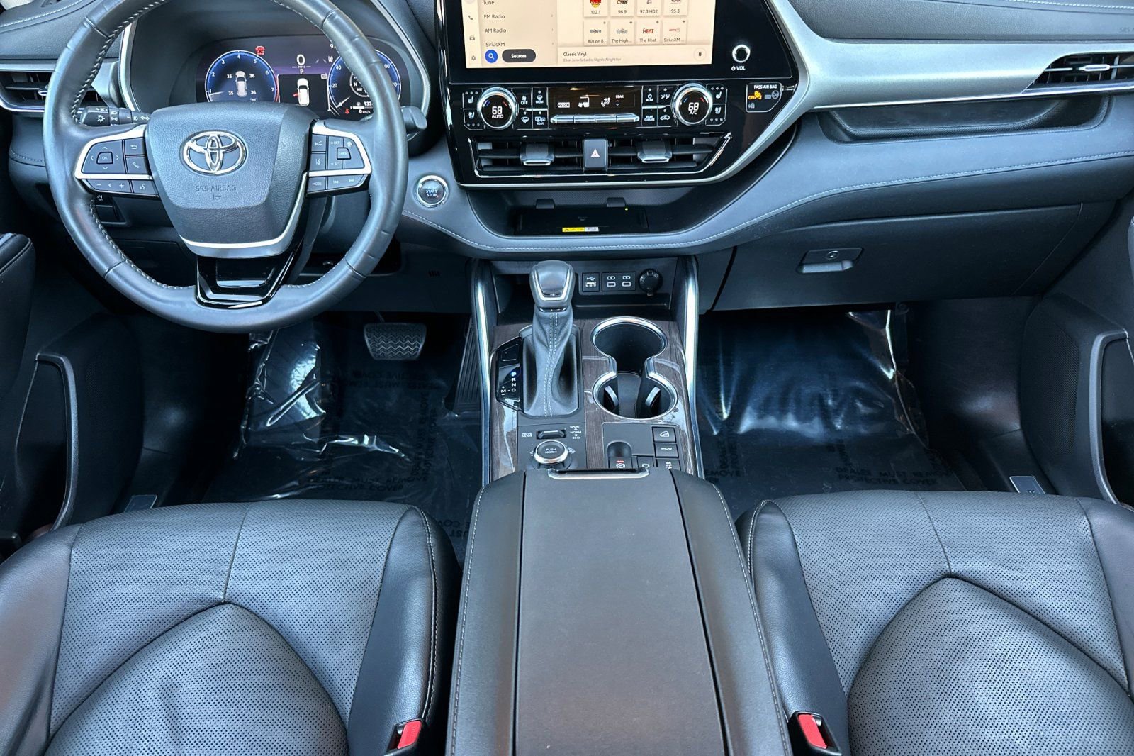 Used 2023 Toyota Highlander Limited AWD/4WD image 16