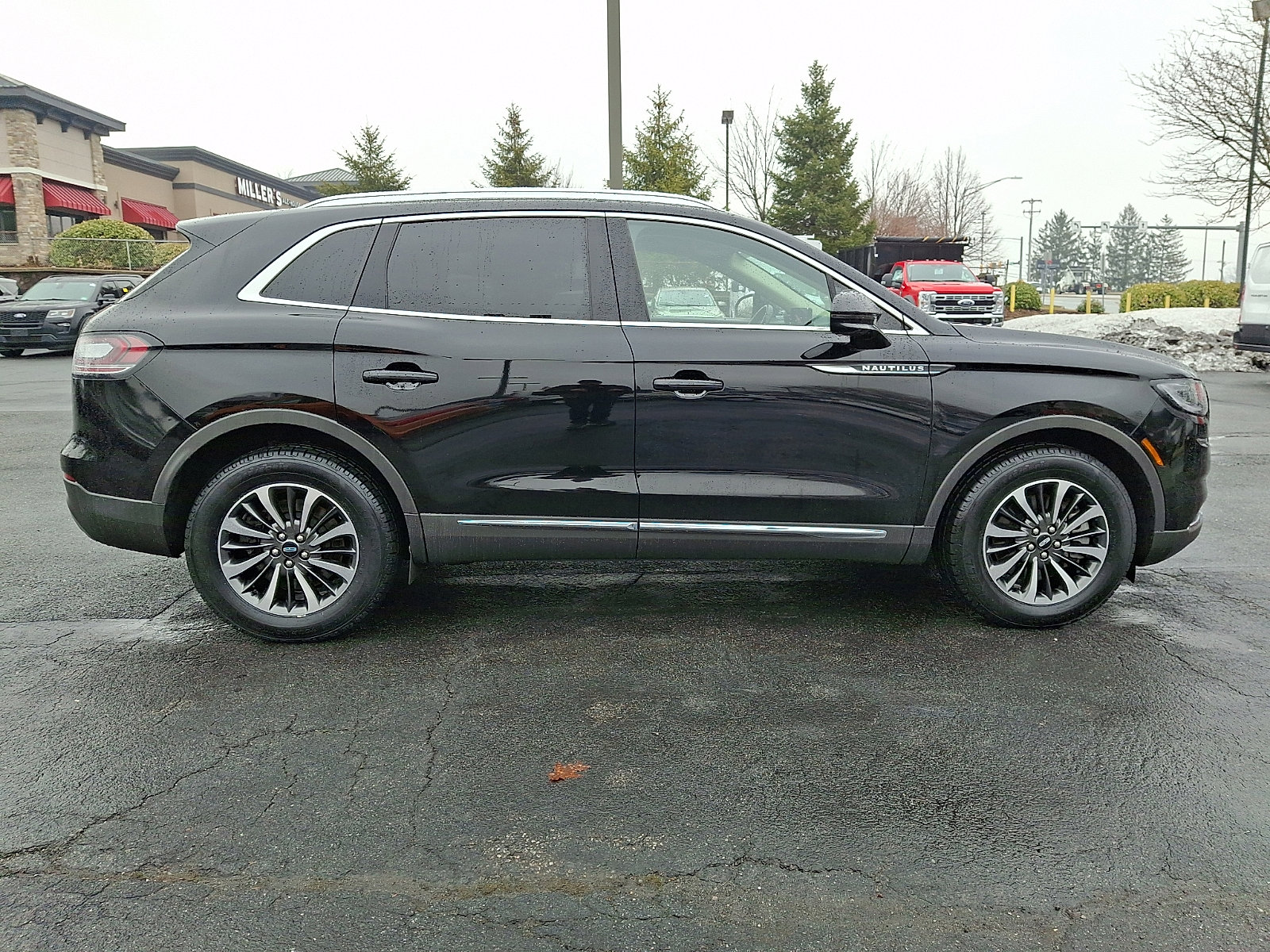 Used 2023 Lincoln Nautilus AWD w/ Premium Package image 7