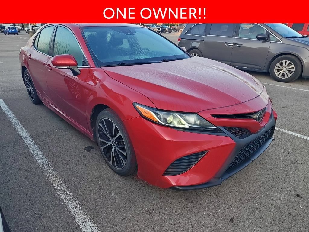 Used 2020 Toyota Camry SE w/ Convenience Package FWD image 3