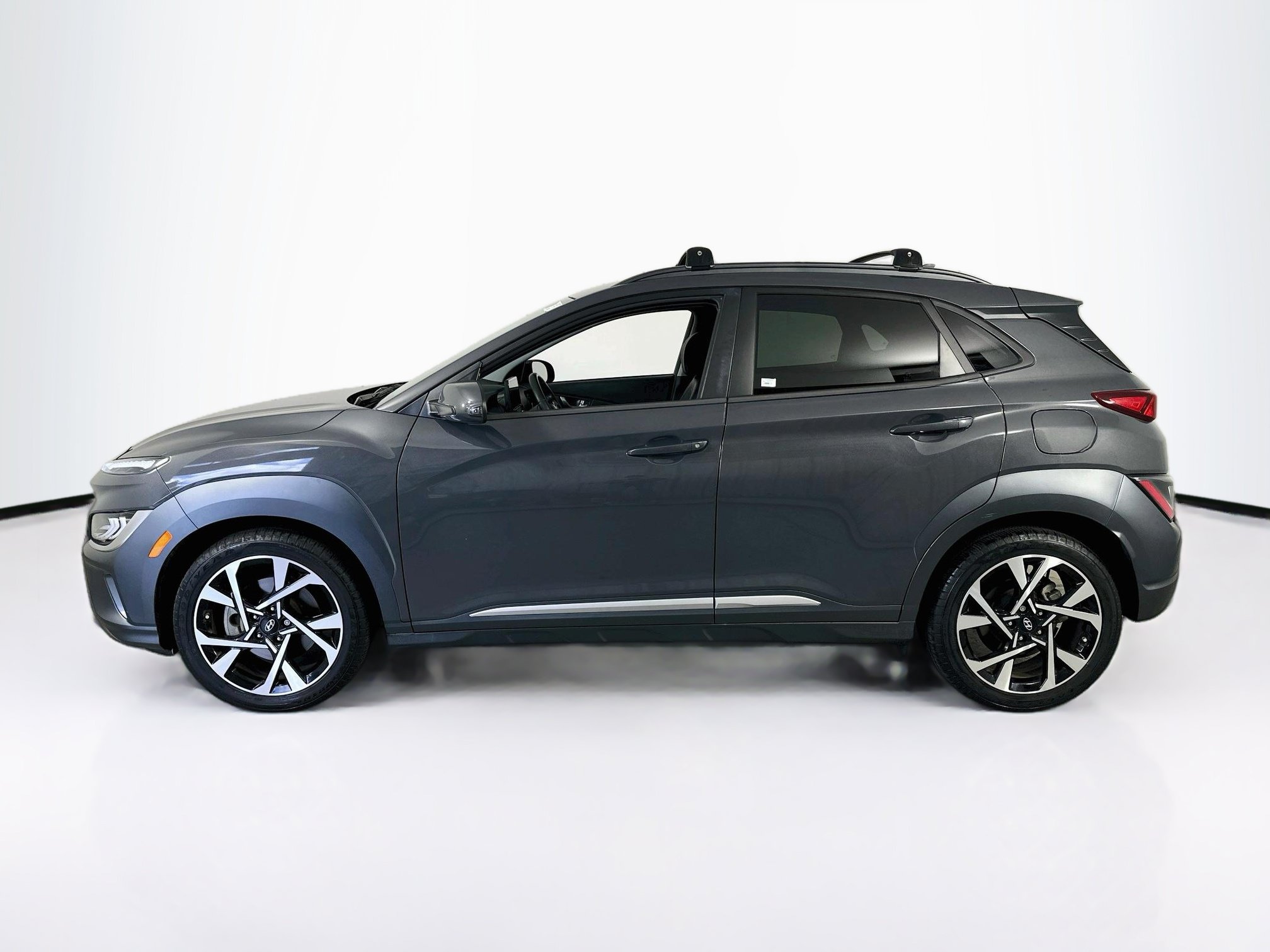 Used 2023 Hyundai Kona Limited FWD image 8