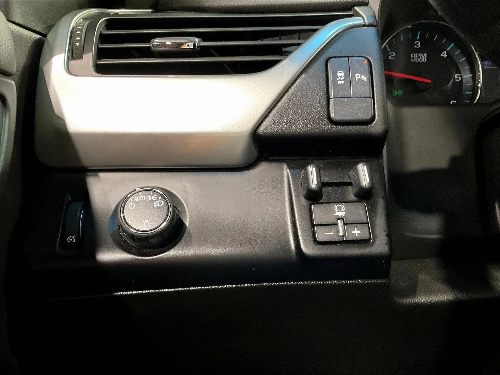 Used 2018 Chevrolet Tahoe LS w/ All-Season Package RWD image 26