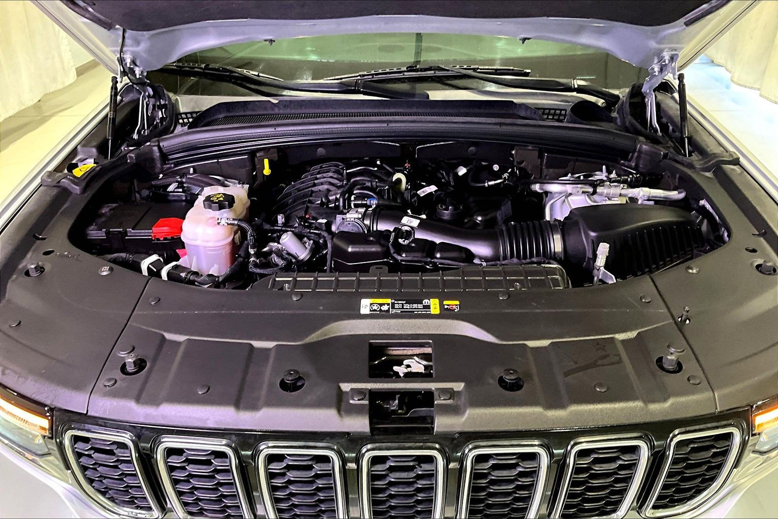 Used 2022 Jeep Grand Cherokee L Limited w/ MOPAR Finishing Package AWD/4WD image 31