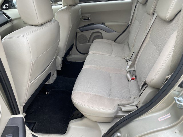 Used 2009 Mitsubishi Outlander SE image 6