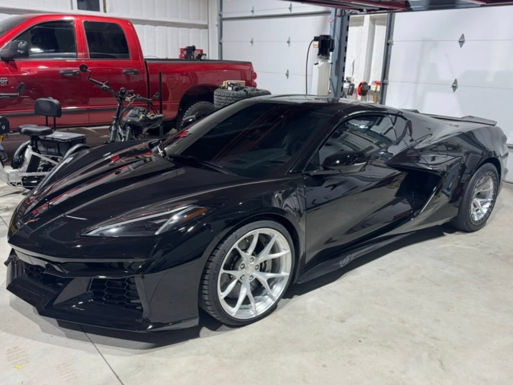 Used 2025 Chevrolet Corvette E-Ray w/ ZER Performance Package AWD/4WD image 12