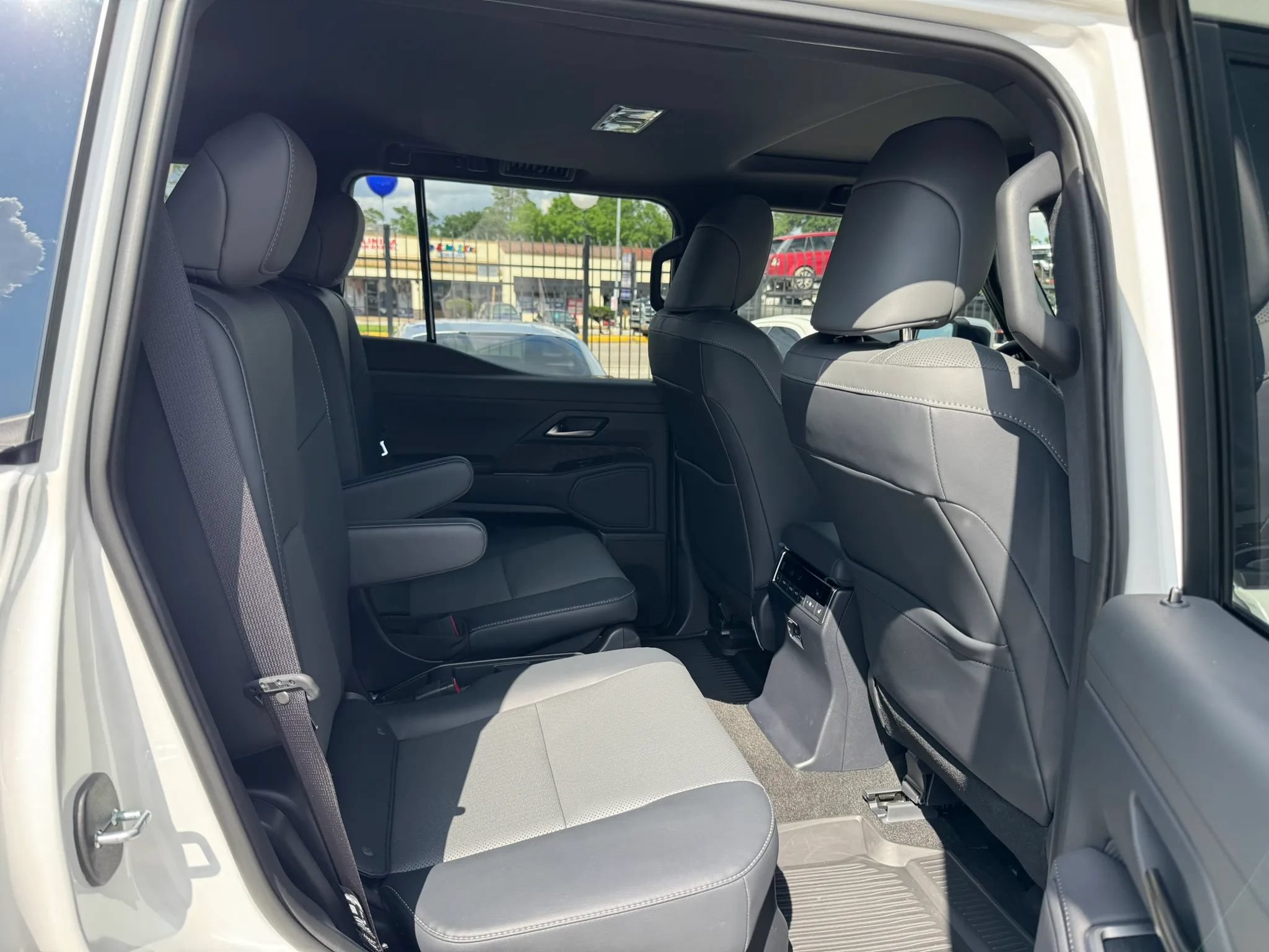 Used 2026 Lexus GX 550 w/ Accessory Package (2T) AWD/4WD image 26