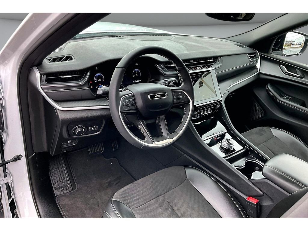 Certified 2024 Jeep Grand Cherokee L Laredo AWD/4WD image 17