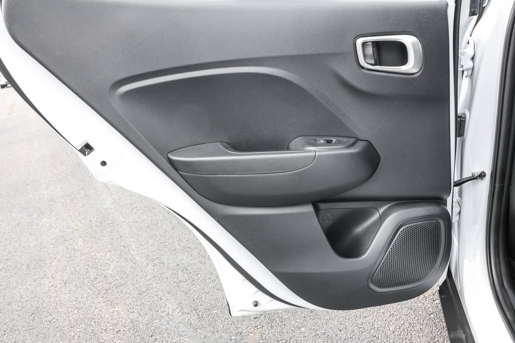 Used 2025 Hyundai Venue SE FWD image 26