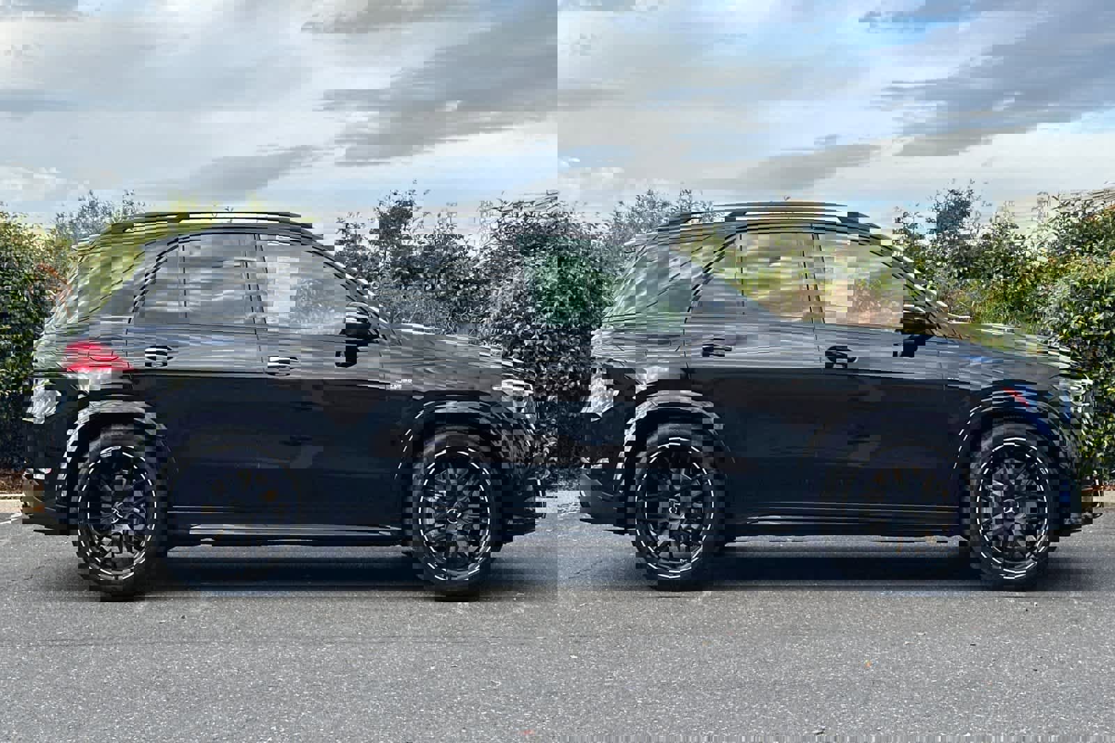 New 2026 Mercedes-Benz GLE 53 AMG 4MATIC image 2