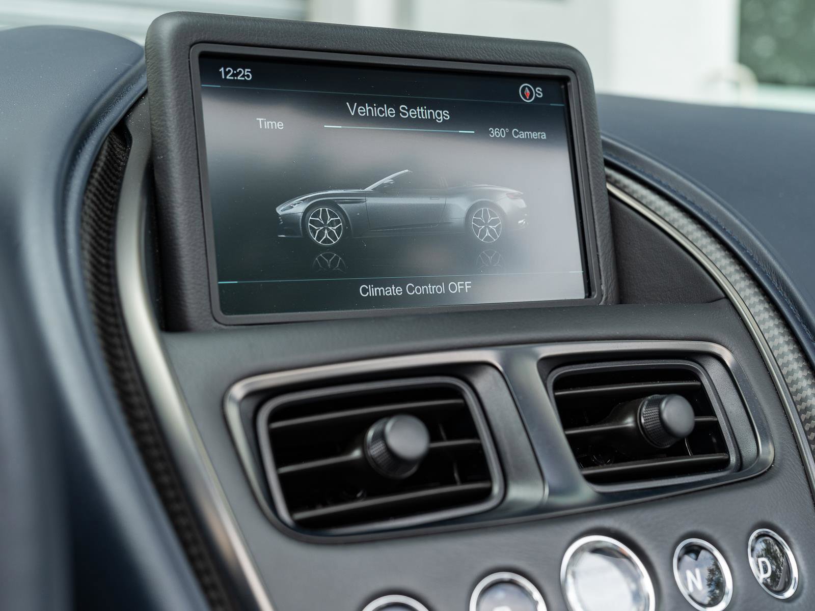 Used 2020 Aston Martin DB11 Volante image 43