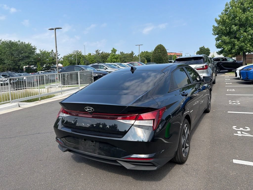 Used 2023 Hyundai Elantra SEL w/ Convenience Package FWD image 9