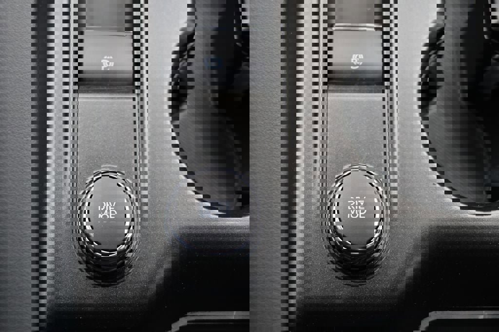 Used 2025 Ford Explorer ST image 28