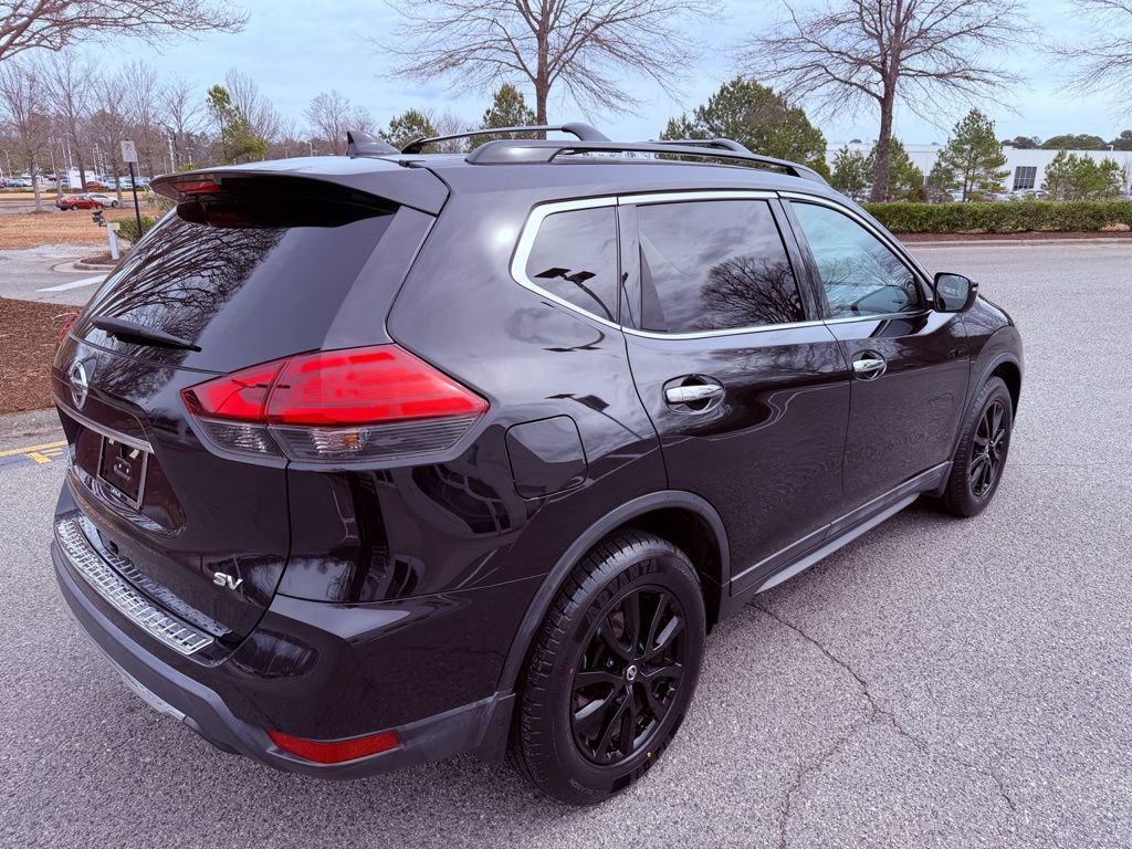 Used 2017 Nissan Rogue SV w/ Midnight Edition Package image 11