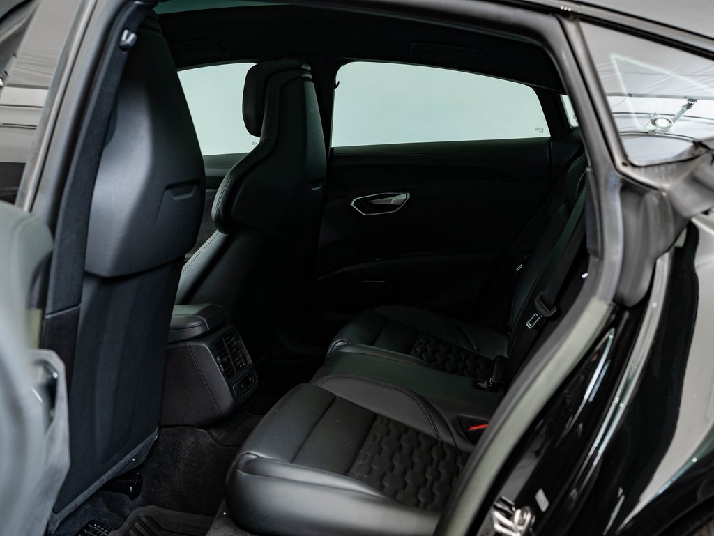 Used 2023 Audi e-tron GT Premium Plus image 41