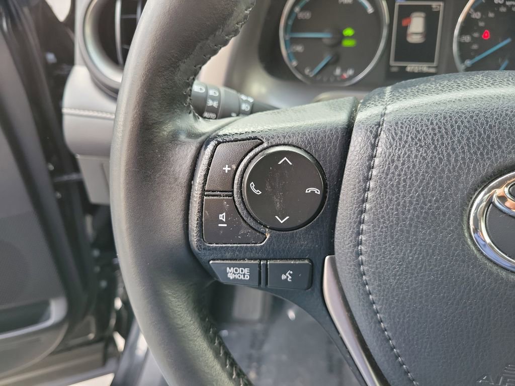 Used 2017 Toyota RAV4 XLE w/ Carpet Mat Package image 24