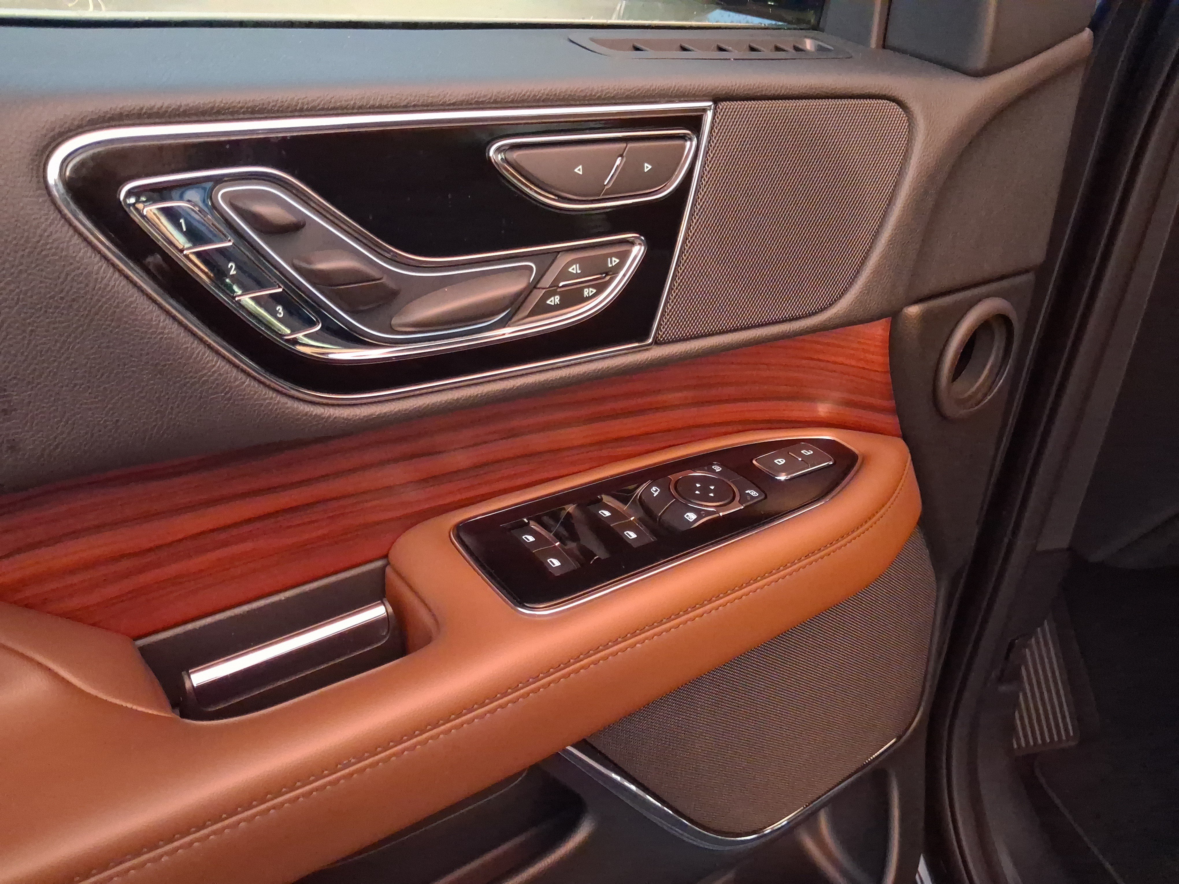 Certified 2024 Lincoln Navigator Reserve AWD/4WD image 15