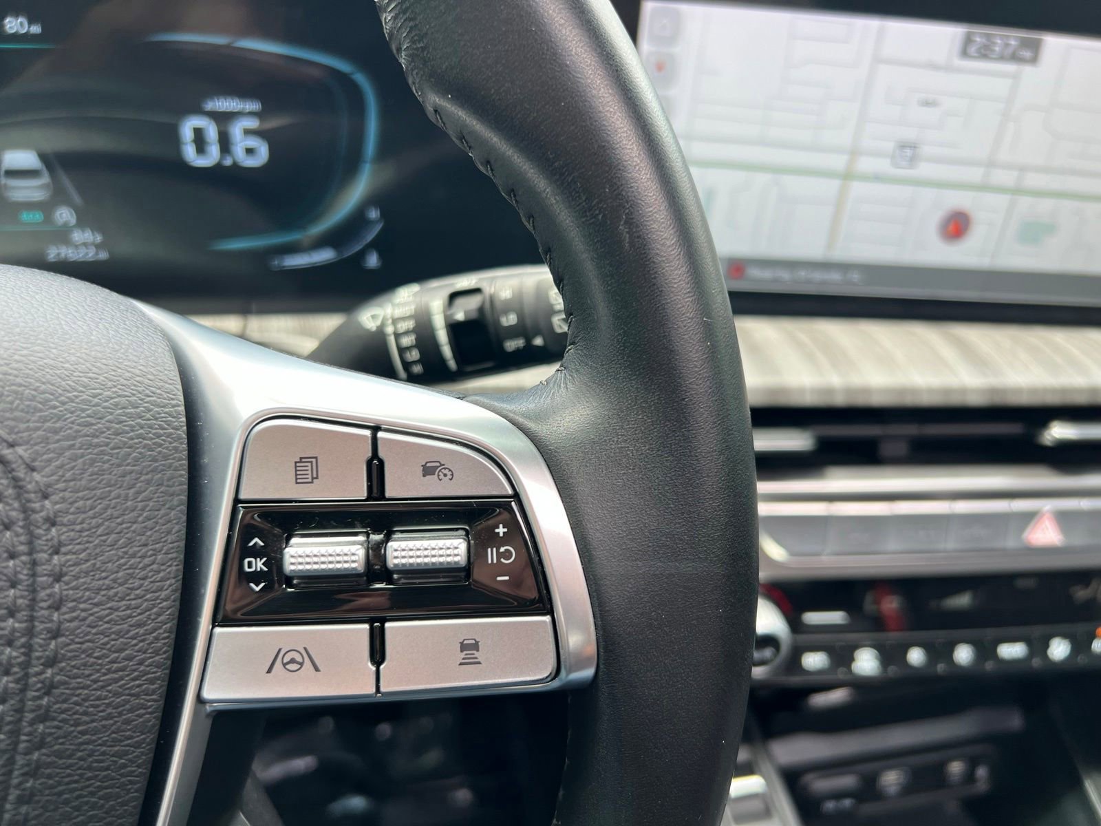 Used 2025 Kia Telluride EX w/ EX Captain's Chair Package FWD image 36