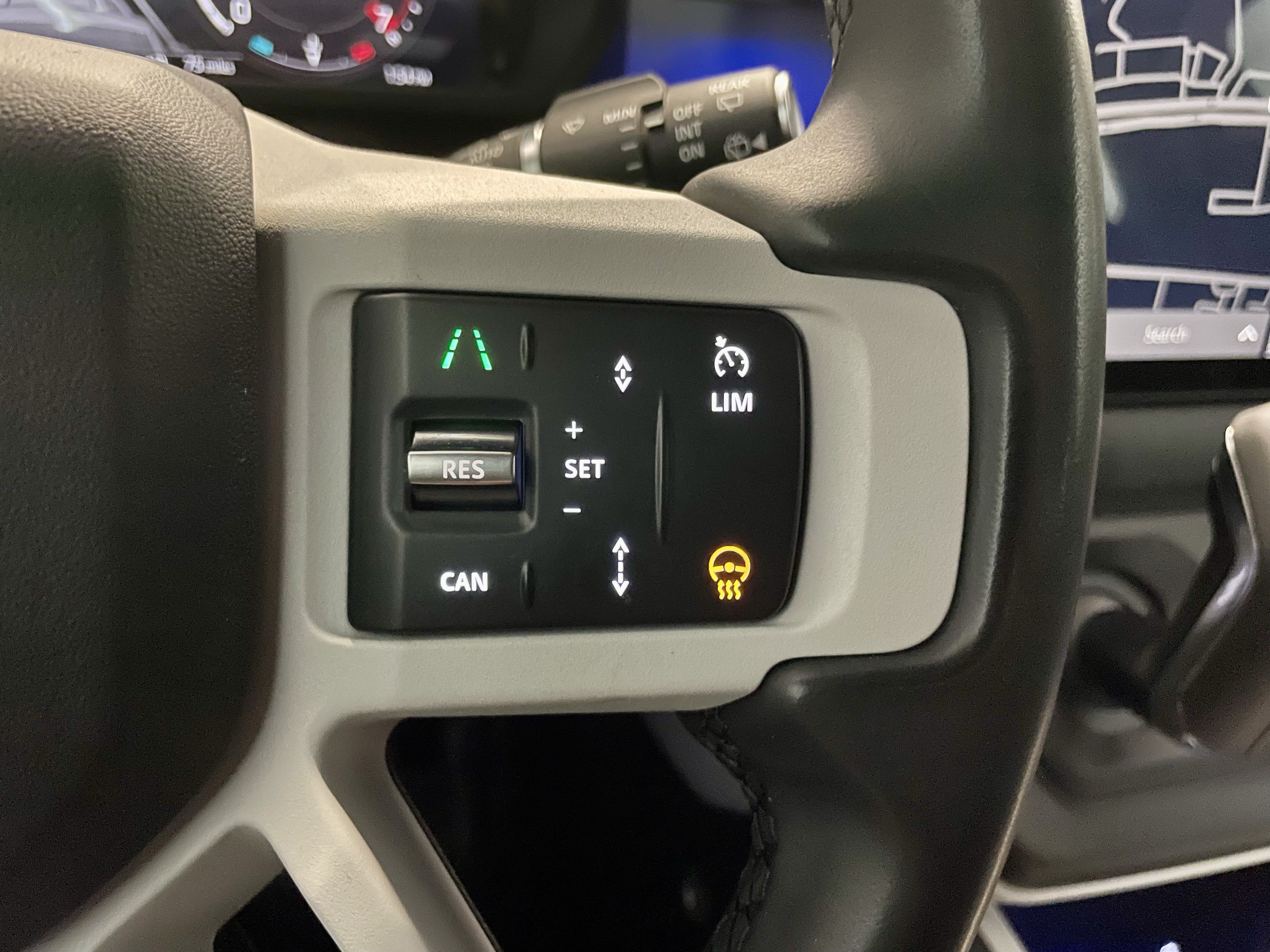 Used 2025 Land Rover Defender 110 X-Dynamic SE AWD/4WD image 22