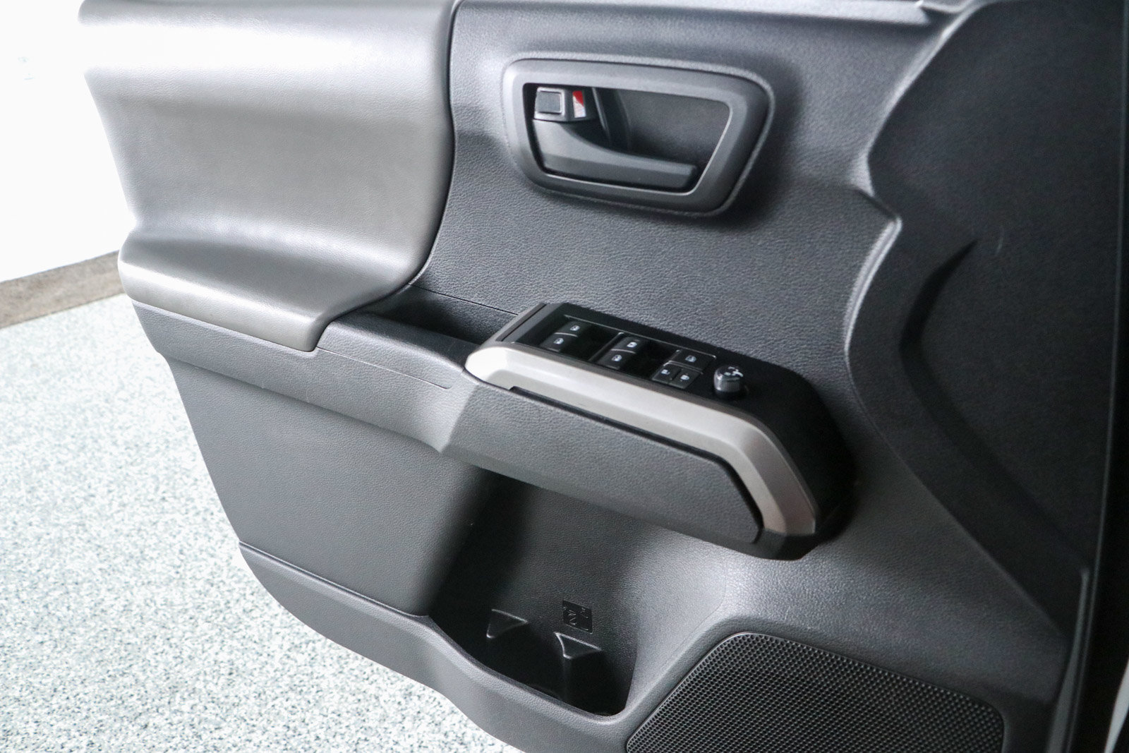Used 2022 Toyota Tacoma SR5 AWD/4WD image 22