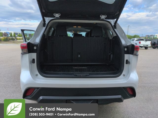 Used 2023 Toyota Highlander XLE AWD/4WD image 28