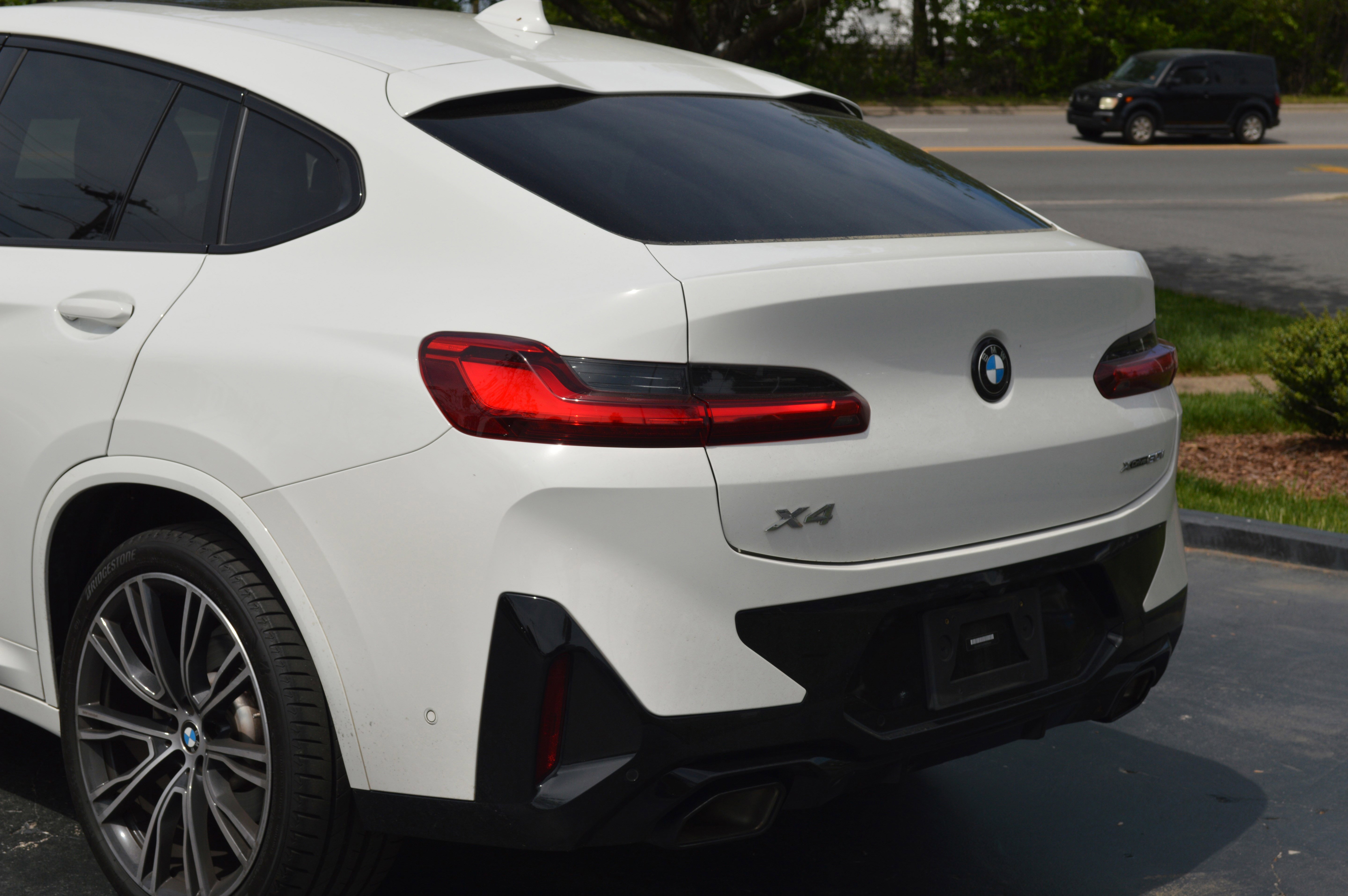 Used 2023 BMW X4 xDrive30i w/ M Sport Package image 3