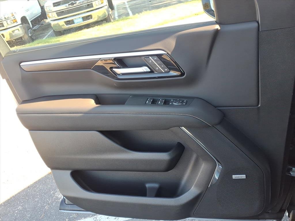 New 2026 Chevrolet Suburban Premier image 8