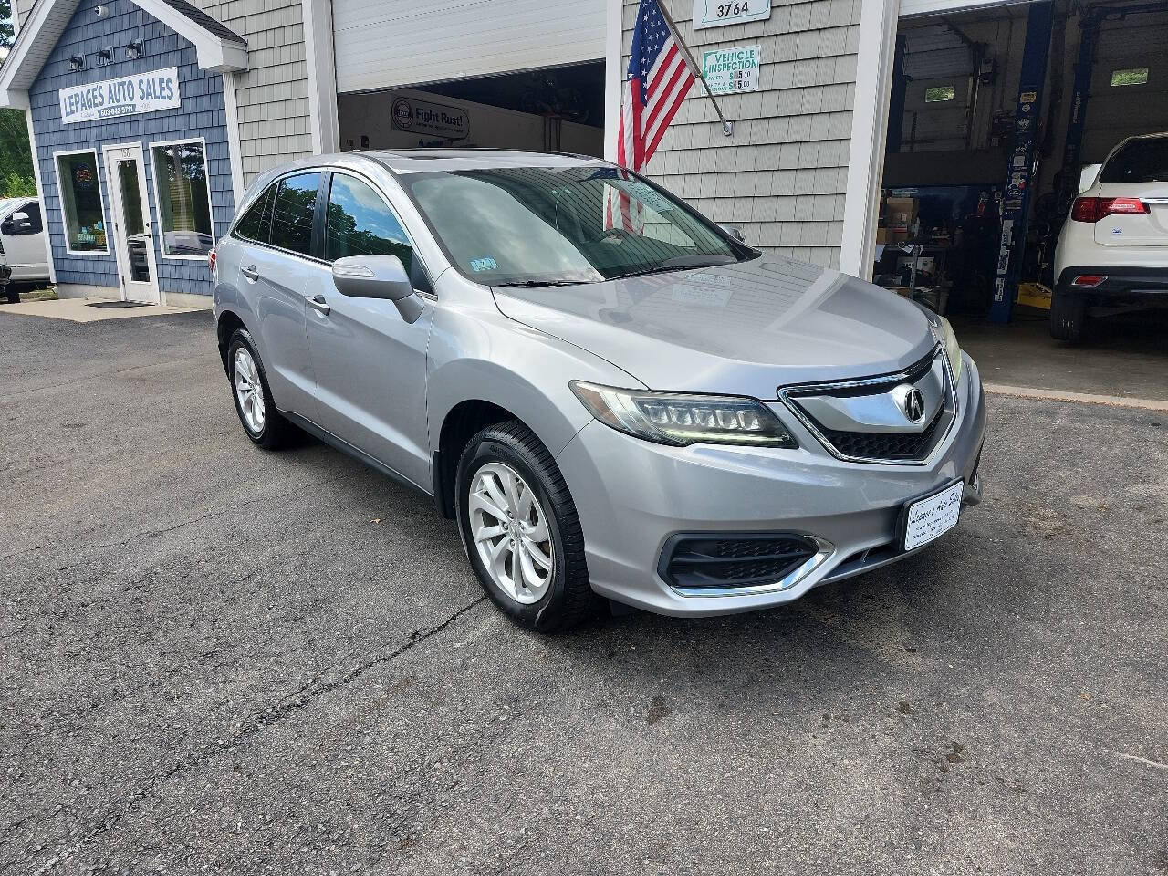 Used 2017 Acura RDX AWD w/ Technology Package image 2