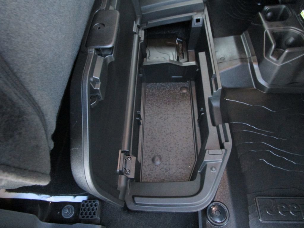 Used 2024 Jeep Gladiator Willys image 26