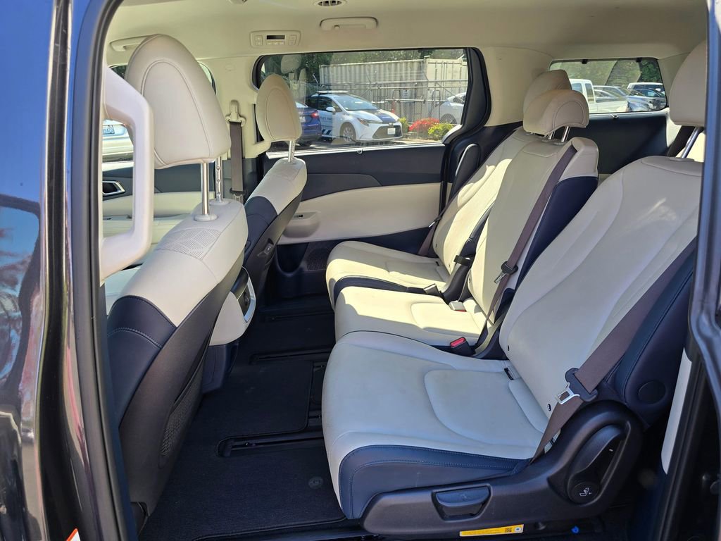 Certified 2025 Kia Carnival EX FWD image 9