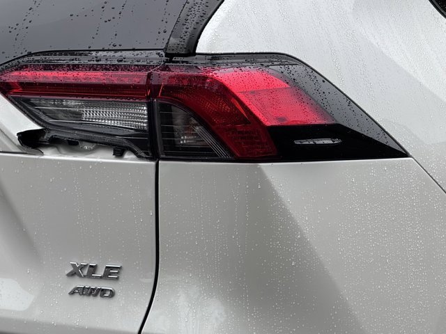 Used 2021 Toyota RAV4 XLE Premium image 20