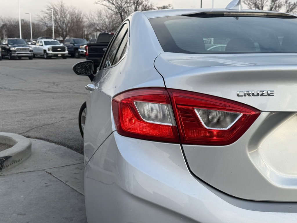 Used 2017 Chevrolet Cruze Premier image 34