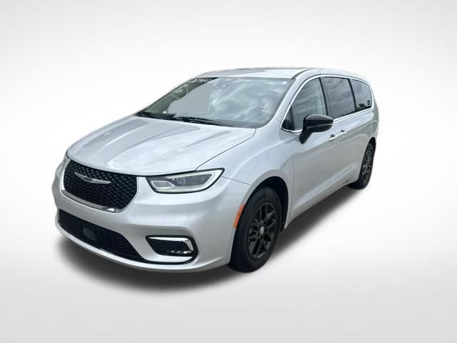 Used 2024 Chrysler Pacifica Touring-L FWD image 7