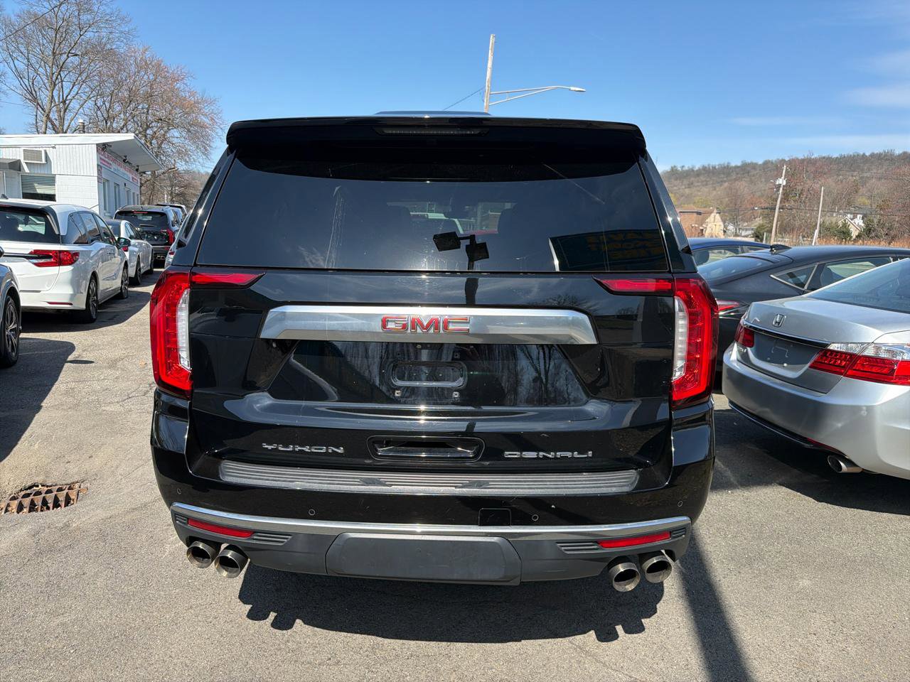 Used 2021 GMC Yukon XL Denali w/ Denali Premium Package image 7