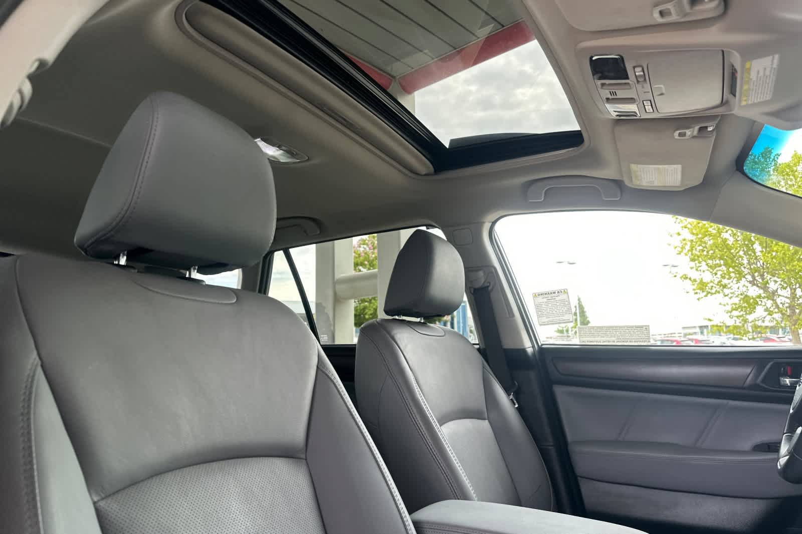Used 2019 Subaru Outback 3.6R Limited AWD/4WD image 18