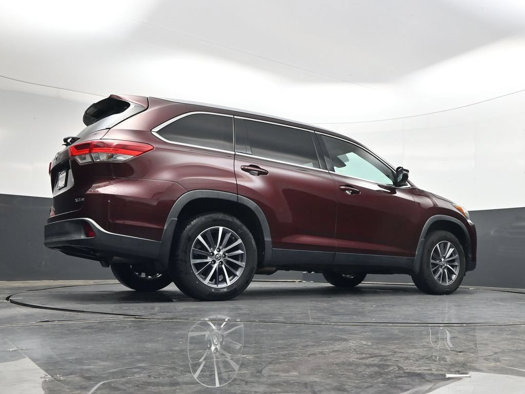 Used 2019 Toyota Highlander XLE AWD/4WD image 42