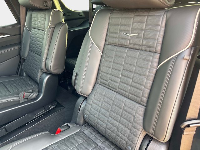 New 2026 Cadillac Escalade Platinum Sport w/ LPO, Floor Liner Package AWD/4WD image 15