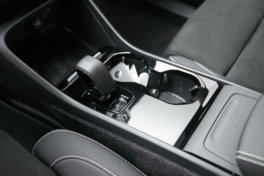 Certified 2023 Volvo C40 P8 Recharge Ultimate AWD/4WD image 16