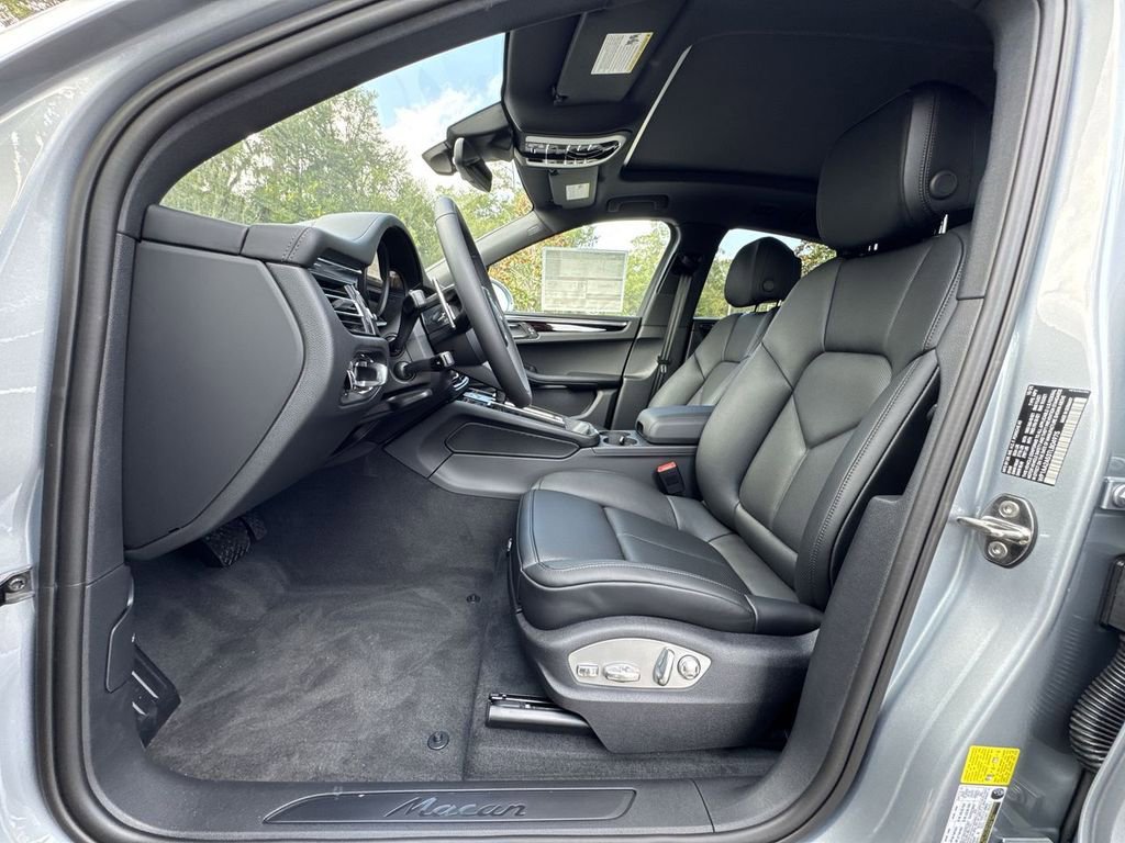 Certified 2026 Porsche Macan image 7
