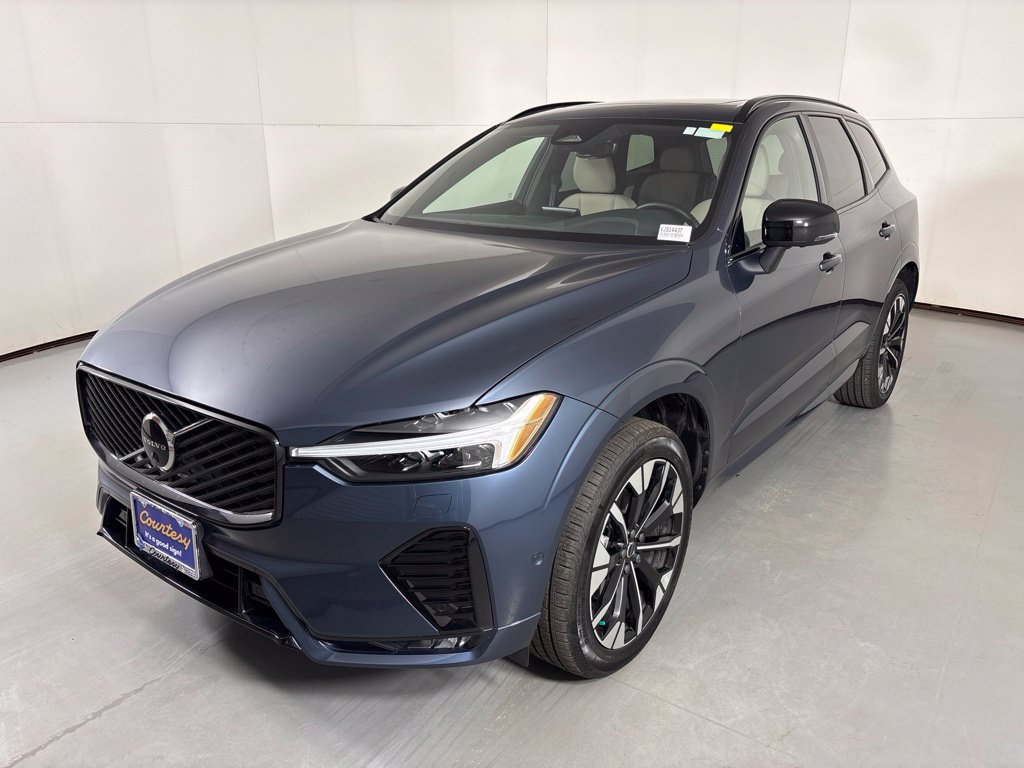 Used 2026 Volvo XC60 B5 Plus AWD/4WD image 4