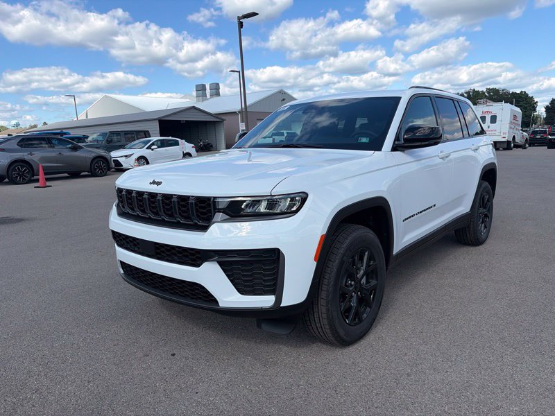 New 2026 Jeep Grand Cherokee Altitude AWD/4WD image 10