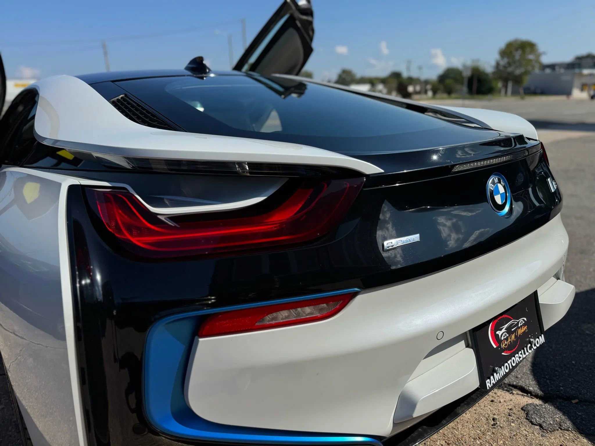 Used 2016 BMW i8 image 17