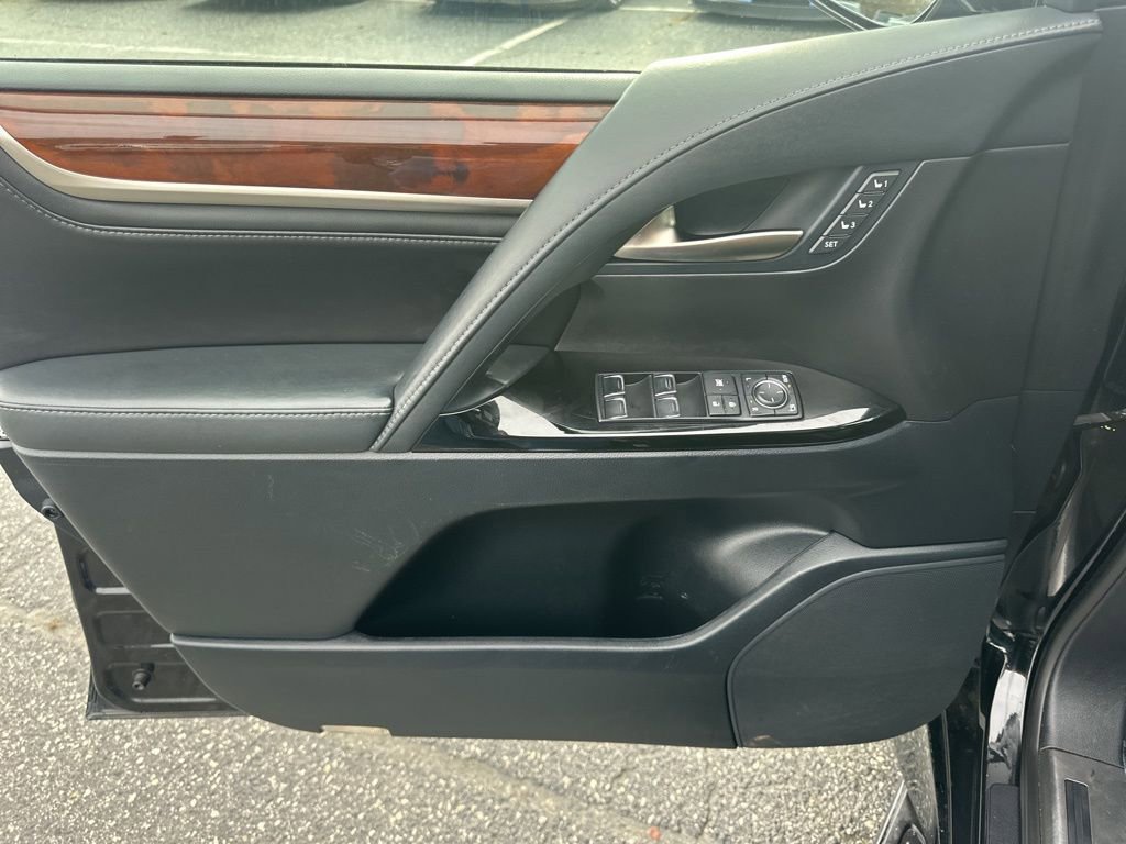 Used 2016 Lexus LX 570 4WD image 28